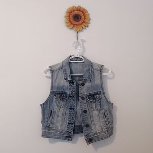 American Eagle Light Wash Denim Vest Size Medium